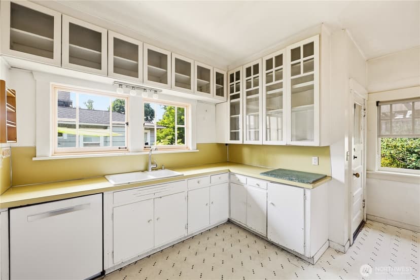 Property photo for 4747 4th Avenue NE, Seattle photo 13
