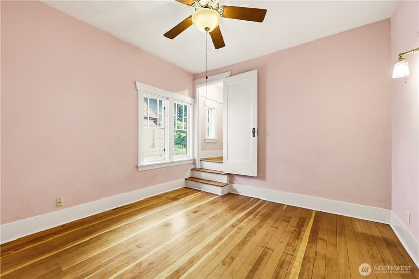 Property photo for 4747 4th Avenue NE, Seattle photo 17