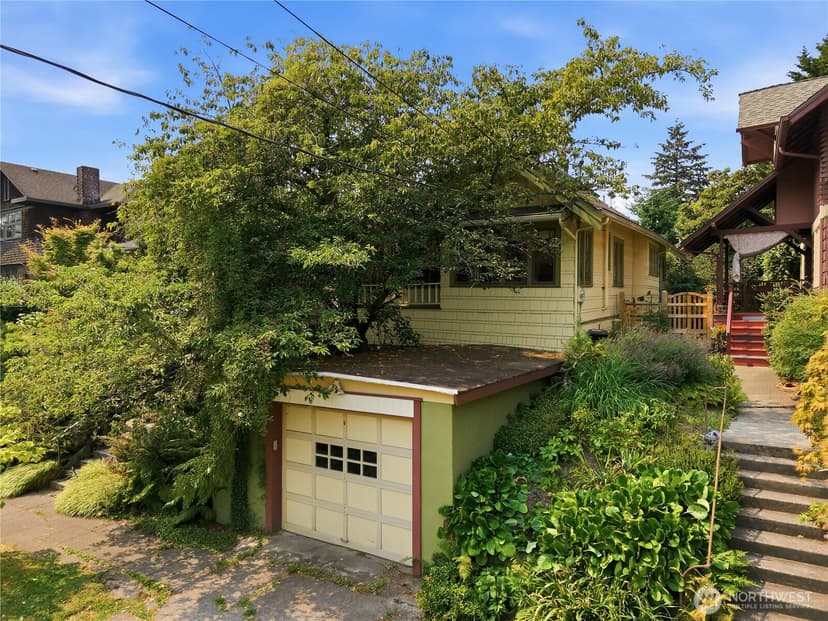 Property photo for 4747 4th Avenue NE, Seattle photo 2