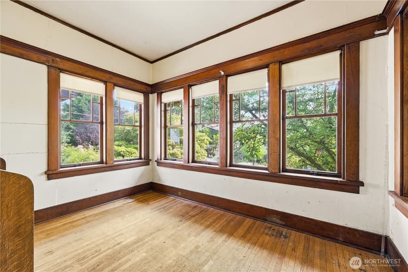 Property photo for 4747 4th Avenue NE, Seattle photo 5