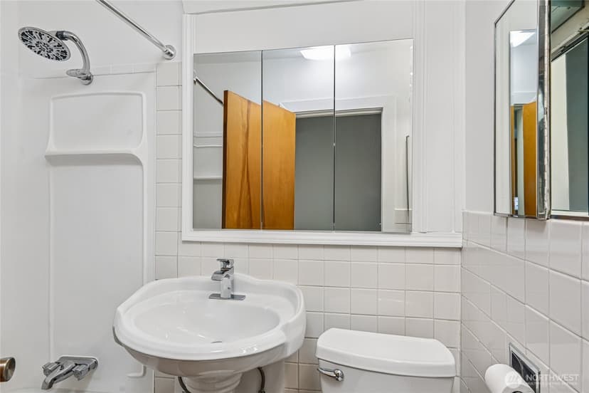 Property photo for 5017 SW Grayson Street, Seattle photo 24