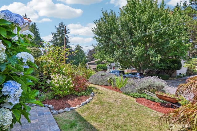Property photo for 5017 SW Grayson Street, Seattle photo 3