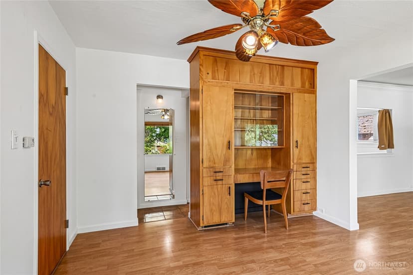 Property photo for 5017 SW Grayson Street, Seattle photo 11