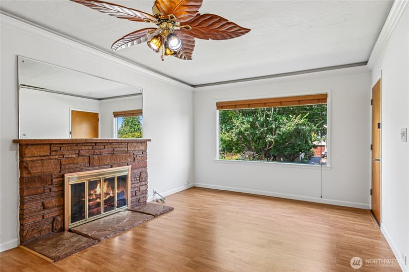 Property photo for 5017 SW Grayson Street, Seattle photo 6