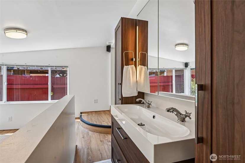 Property photo for 5017 SW Grayson Street, Seattle photo 18