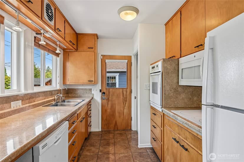 Property photo for 5017 SW Grayson Street, Seattle photo 12