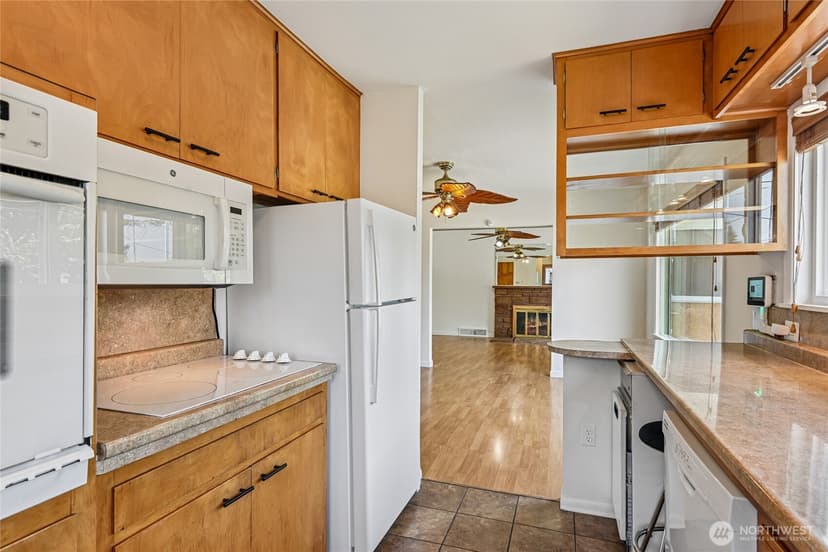 Property photo for 5017 SW Grayson Street, Seattle photo 13