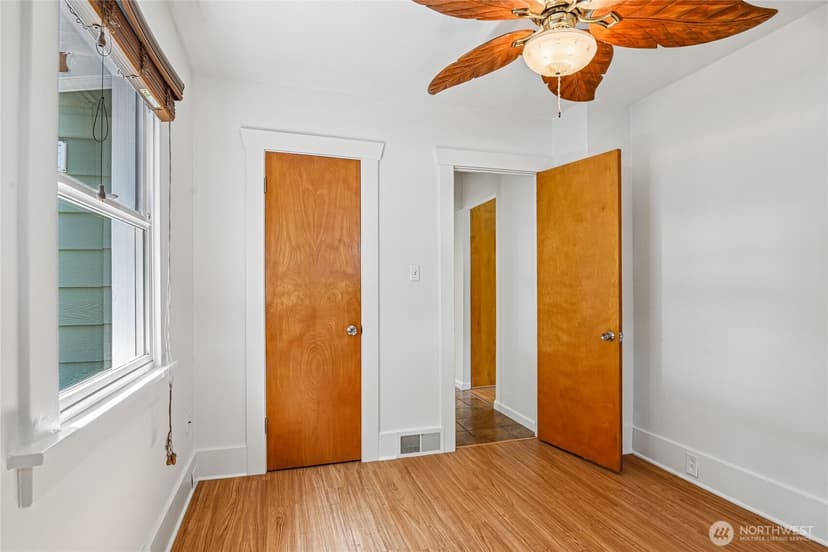 Property photo for 5017 SW Grayson Street, Seattle photo 23