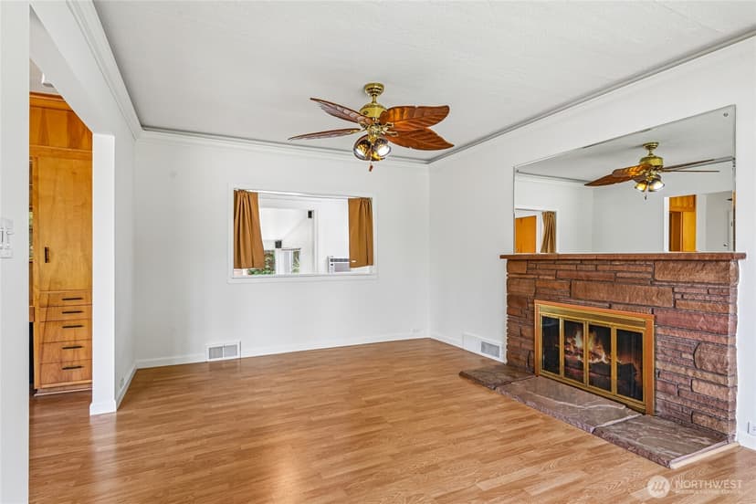 Property photo for 5017 SW Grayson Street, Seattle photo 8
