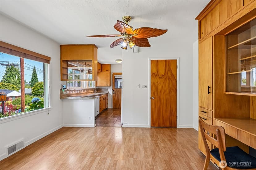 Property photo for 5017 SW Grayson Street, Seattle photo 10