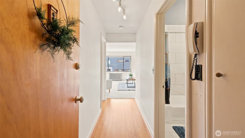 Property photo for 2450 Dexter Avenue N #303, Seattle photo 9