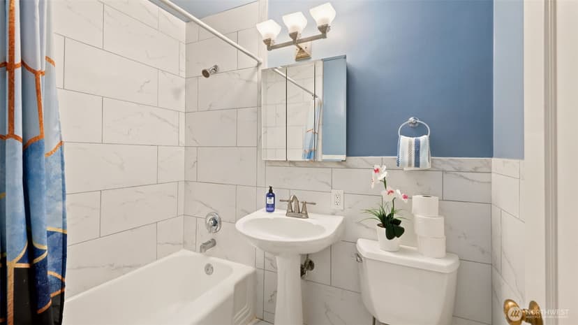 Property photo for 2450 Dexter Avenue N #303, Seattle photo 21