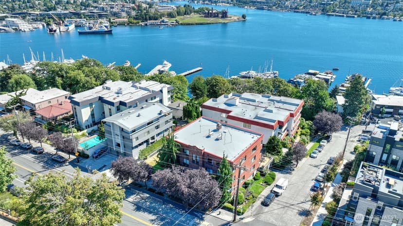 Property photo for 2450 Dexter Avenue N #303, Seattle photo 6