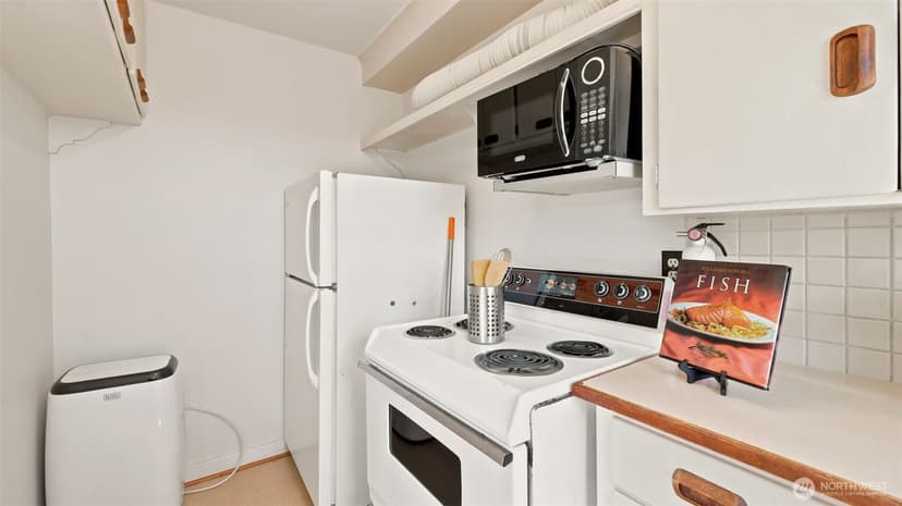 Property photo for 2450 Dexter Avenue N #303, Seattle photo 19