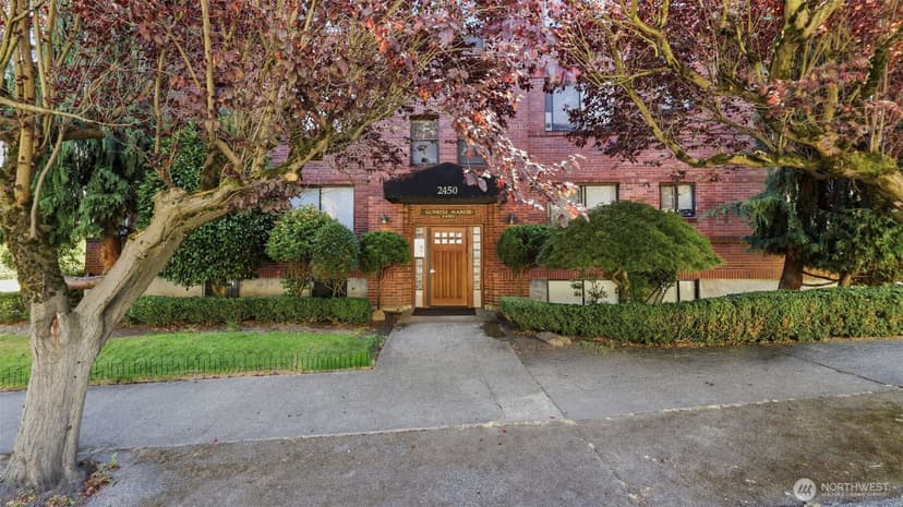 Property photo for 2450 Dexter Avenue N #303, Seattle photo 7