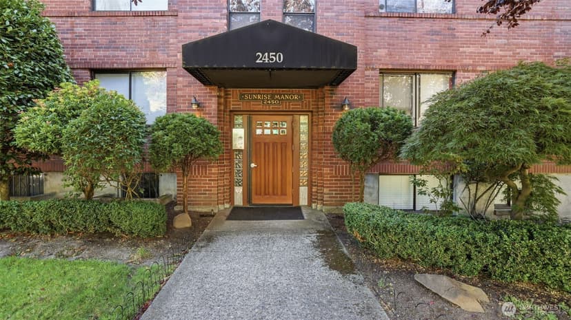 Property photo for 2450 Dexter Avenue N #303, Seattle photo 8