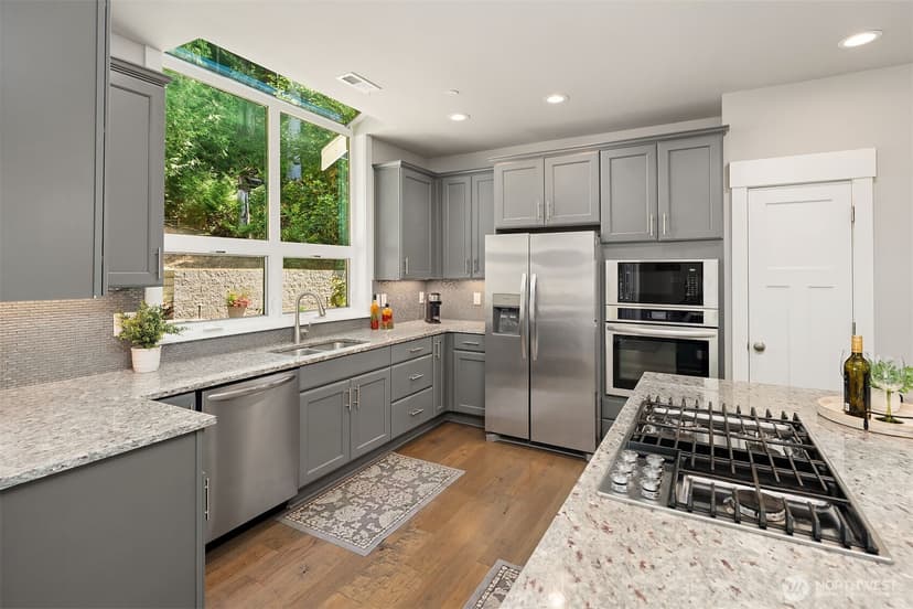 Property photo for 1090 218th Avenue NE, Sammamish photo 6