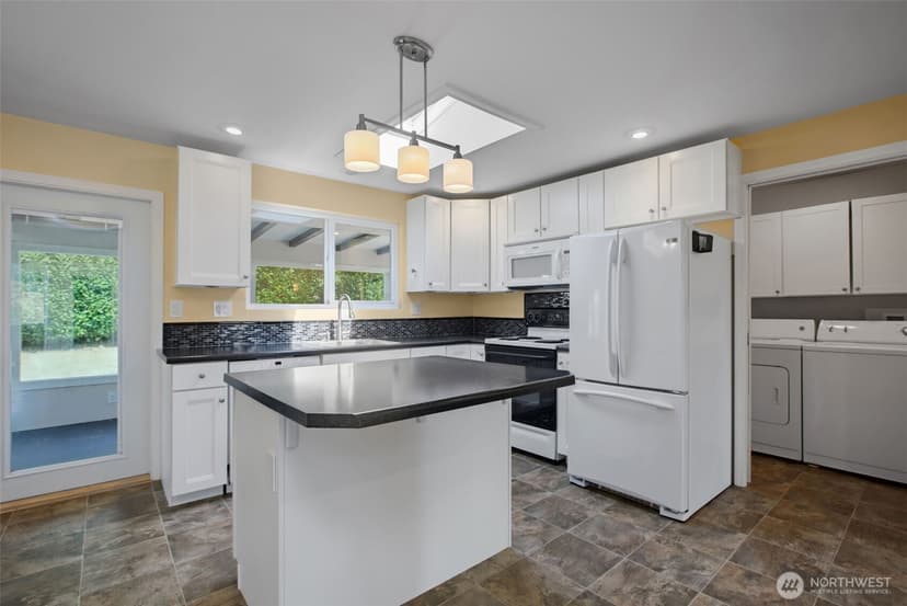 Property photo for 738 Wallin Street, Bremerton photo 9