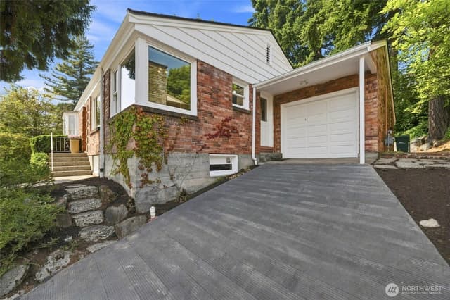 Property photo for 4806 Purdue Avenue NE, Seattle photo 2