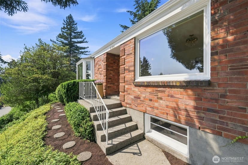 Property photo for 4806 Purdue Avenue NE, Seattle photo 3