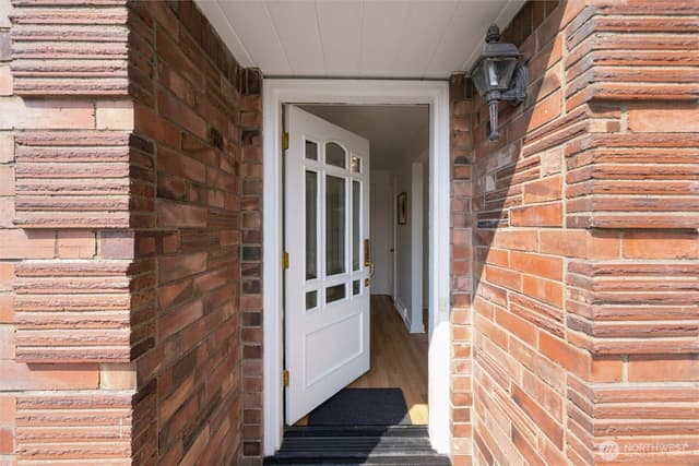 Property photo for 4806 Purdue Avenue NE, Seattle photo 4