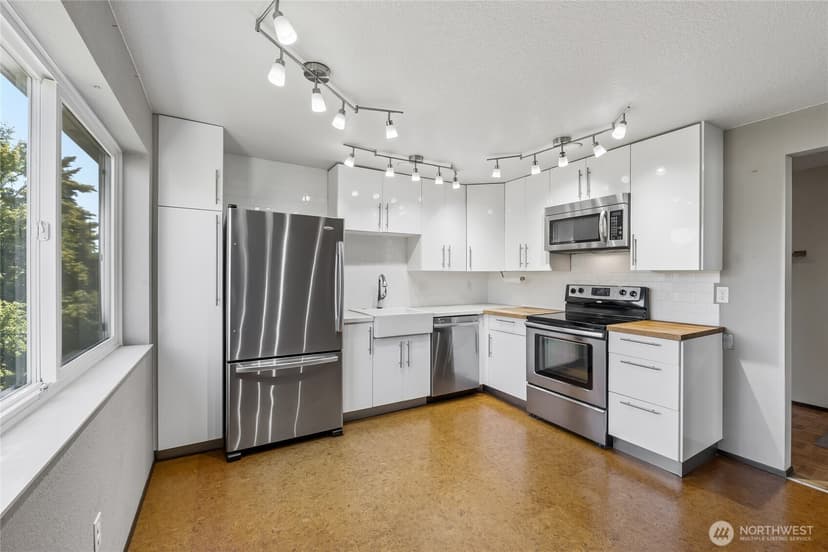 Property photo for 1743 NW 57th Street #406, Seattle photo 8