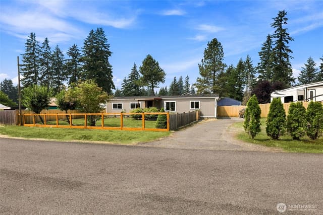 Property photo for 13104 Ridge Circle E, Bonney Lake photo 3