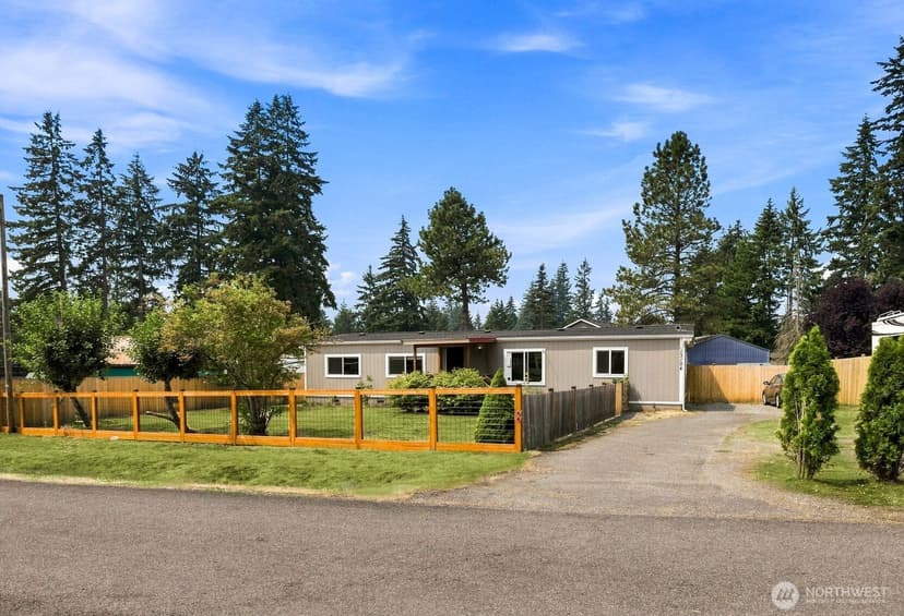 Property photo for 13104 Ridge Circle E, Bonney Lake photo 2