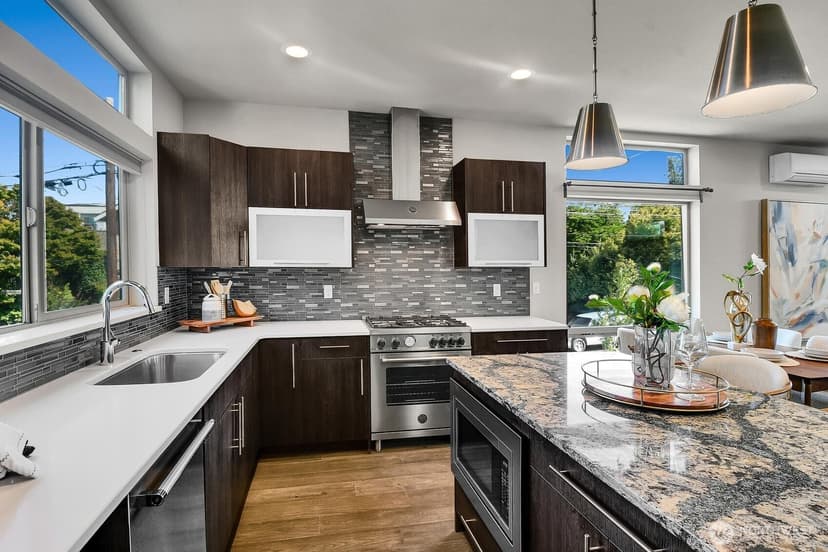 Property photo for 1849 S King St, Seattle photo 6