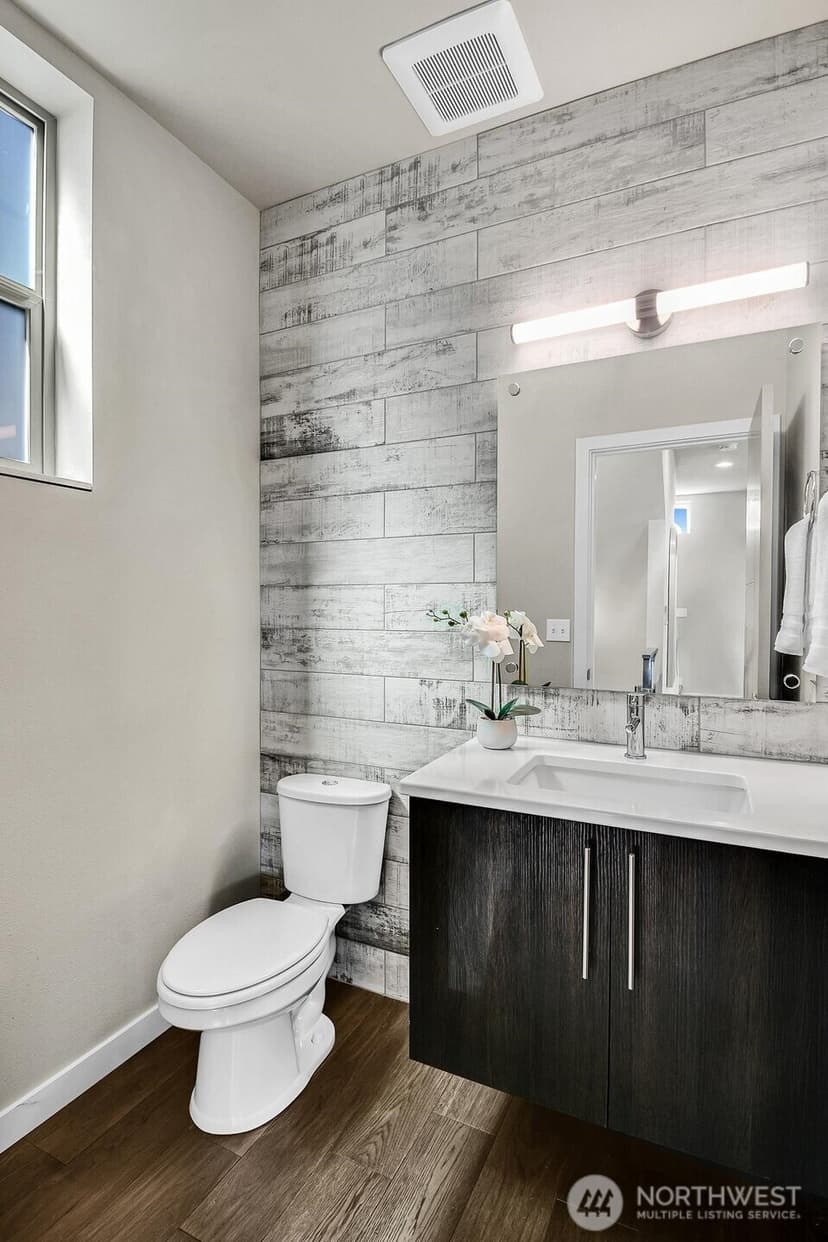 Property photo for 1849 S King St, Seattle photo 8