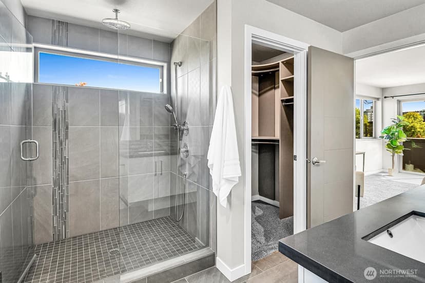 Property photo for 1849 S King St, Seattle photo 10