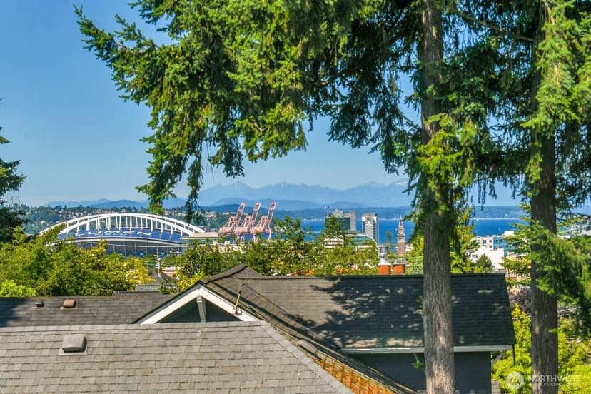 Property photo for 1849 S King St, Seattle photo 17