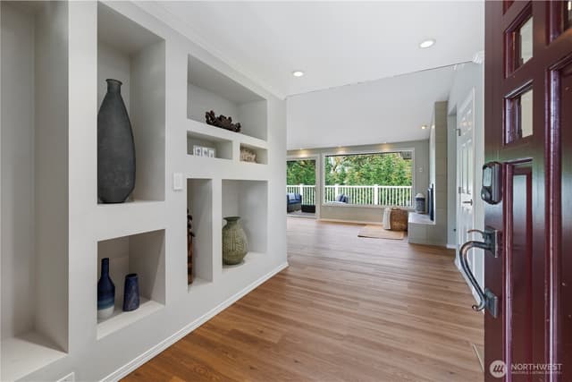 Property photo for 9726 SE 40th Street, Mercer Island photo 4
