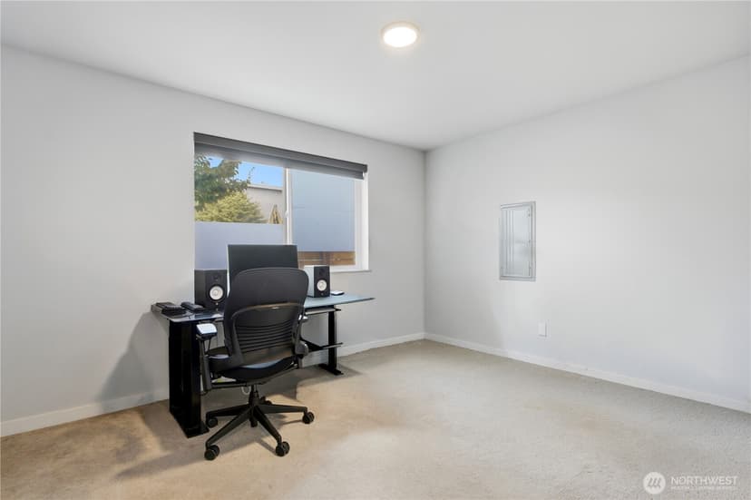 Property photo for 11530 Greenwood Avenue N, Seattle photo 4