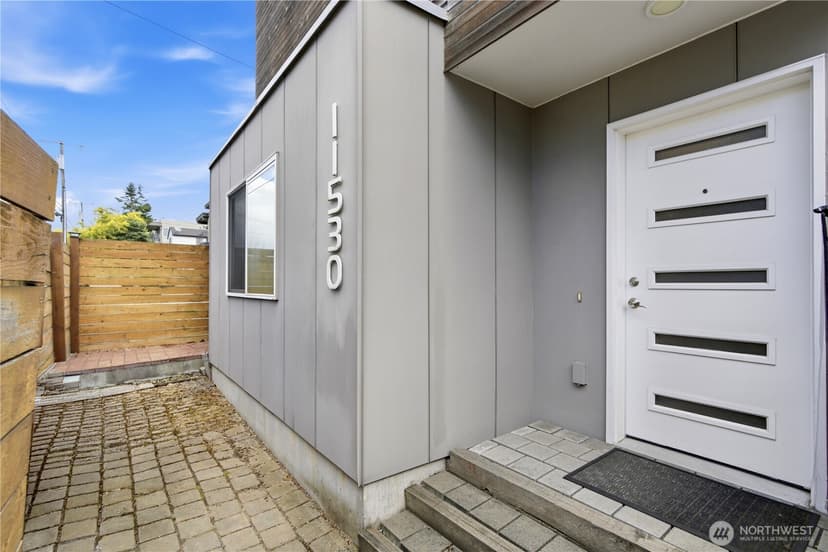 Property photo for 11530 Greenwood Avenue N, Seattle photo 2
