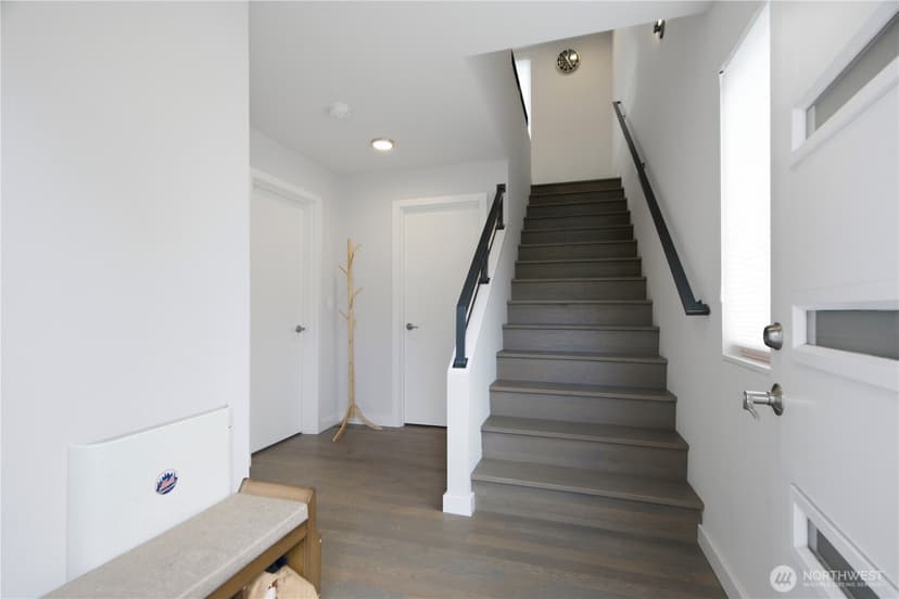 Property photo for 11530 Greenwood Avenue N, Seattle photo 6