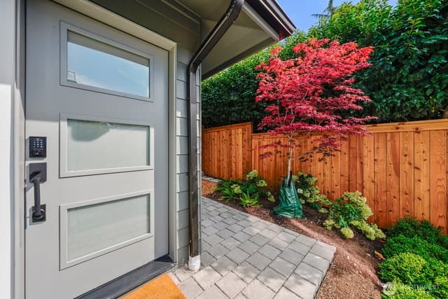 Property photo for 6030 41st Avenue NE, Seattle photo 3