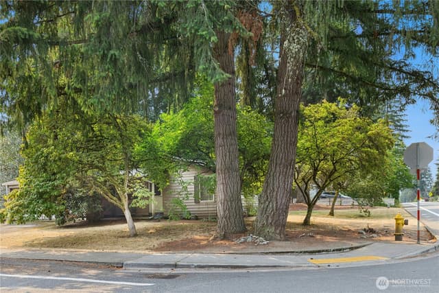 Property photo for 17103 NE 95th Street, Redmond photo 2