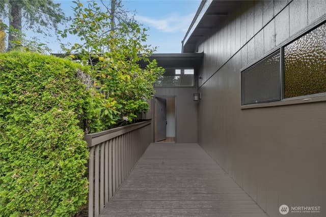 Property photo for 104 168th Avenue NE, Bellevue photo 2