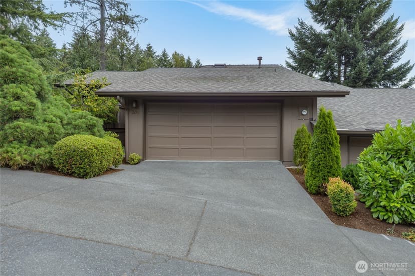 Property photo for 104 168th Avenue NE, Bellevue