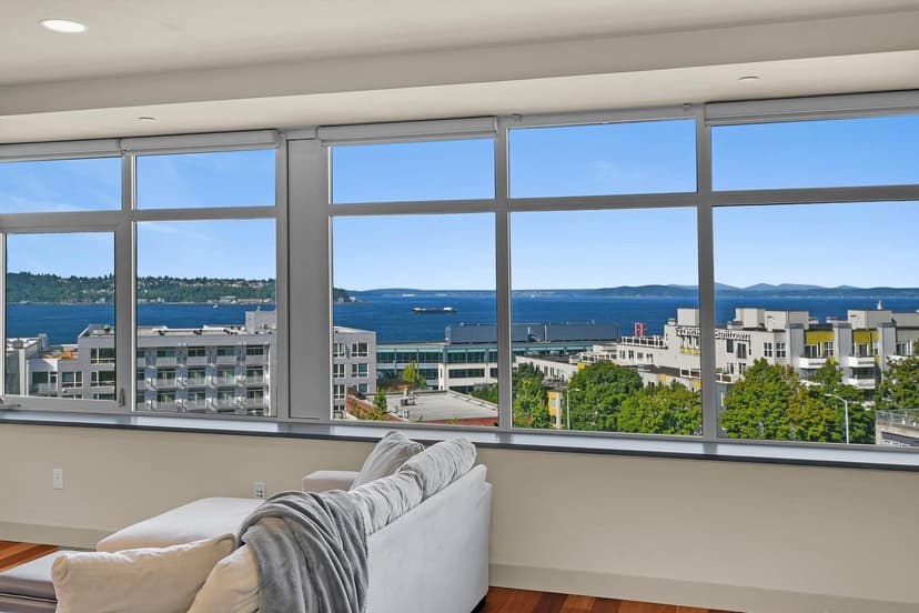 Property photo for 2319 1st Avenue #306, Seattle photo 2
