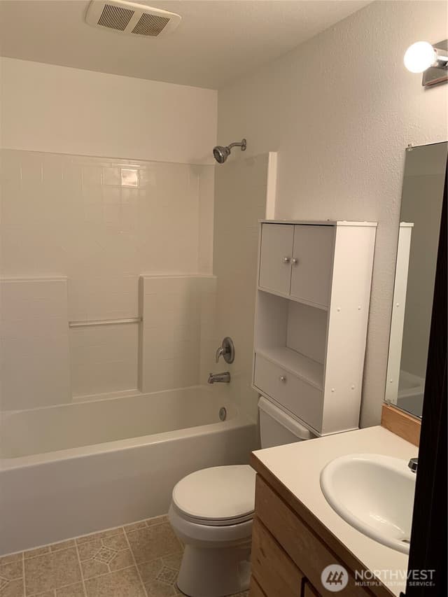 Property photo for 19837 25th Avenue NE, Shoreline photo 4