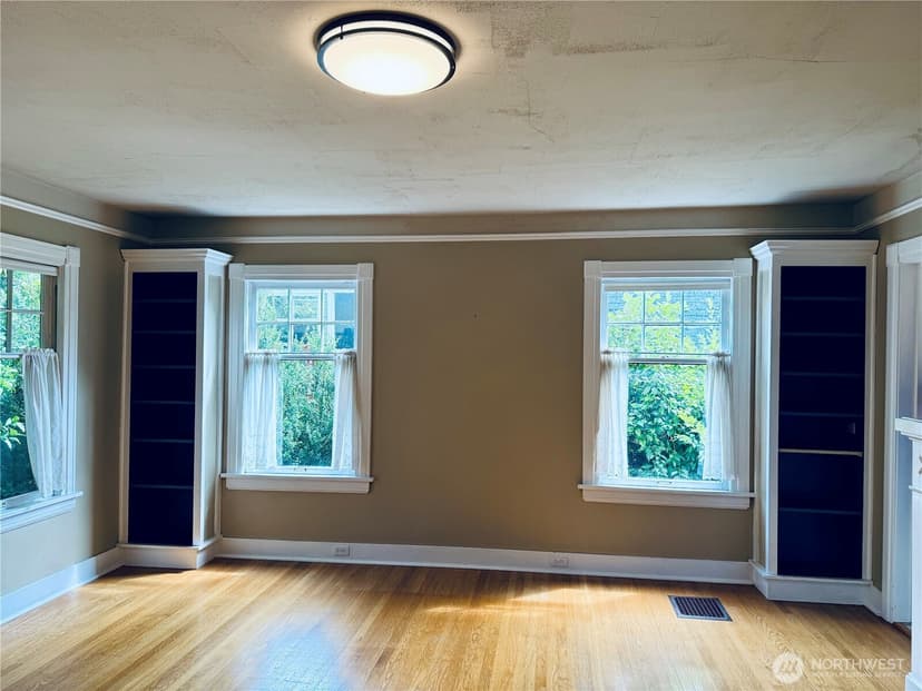 Property photo for 7011 14th Avenue NE, Seattle photo 11