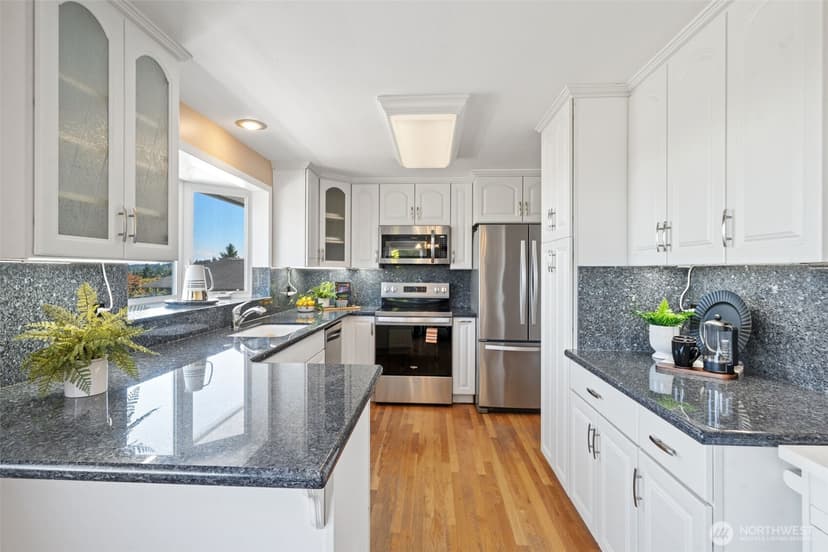 Property photo for 8102 E Seaview Drive, Port Orchard photo 11
