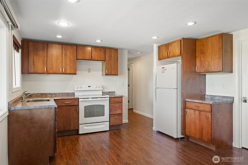Property photo for 8102 E Seaview Drive, Port Orchard photo 23