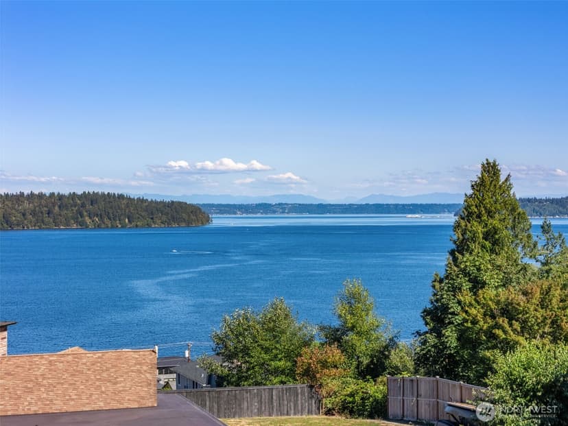 Property photo for 8102 E Seaview Drive, Port Orchard photo 2