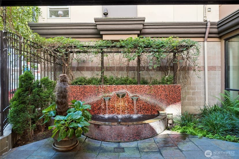 Property photo for 323 Queen Anne Avenue N #711, Seattle photo 2