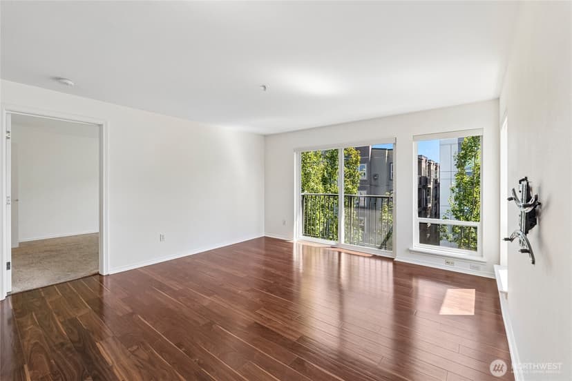 Property photo for 323 Queen Anne Avenue N #711, Seattle photo 10