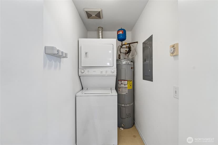 Property photo for 323 Queen Anne Avenue N #711, Seattle photo 18