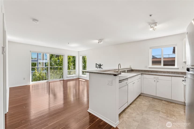 Property photo for 323 Queen Anne Avenue N #711, Seattle photo 6